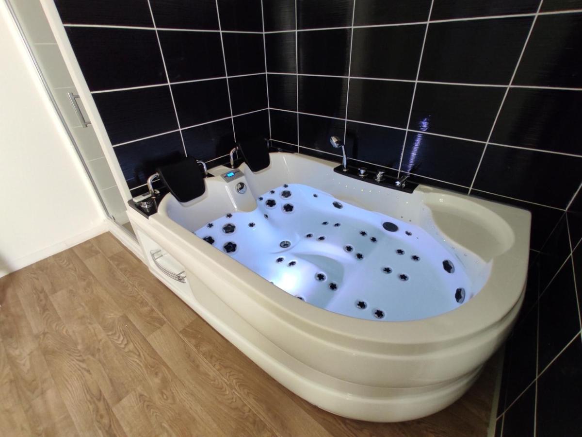 Ng Suitehome - Lille I Roubaix Centre I Coq Francais - Balneo - Netflix - Wifi 外观 照片