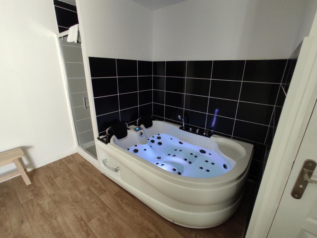 Ng Suitehome - Lille I Roubaix Centre I Coq Francais - Balneo - Netflix - Wifi 外观 照片